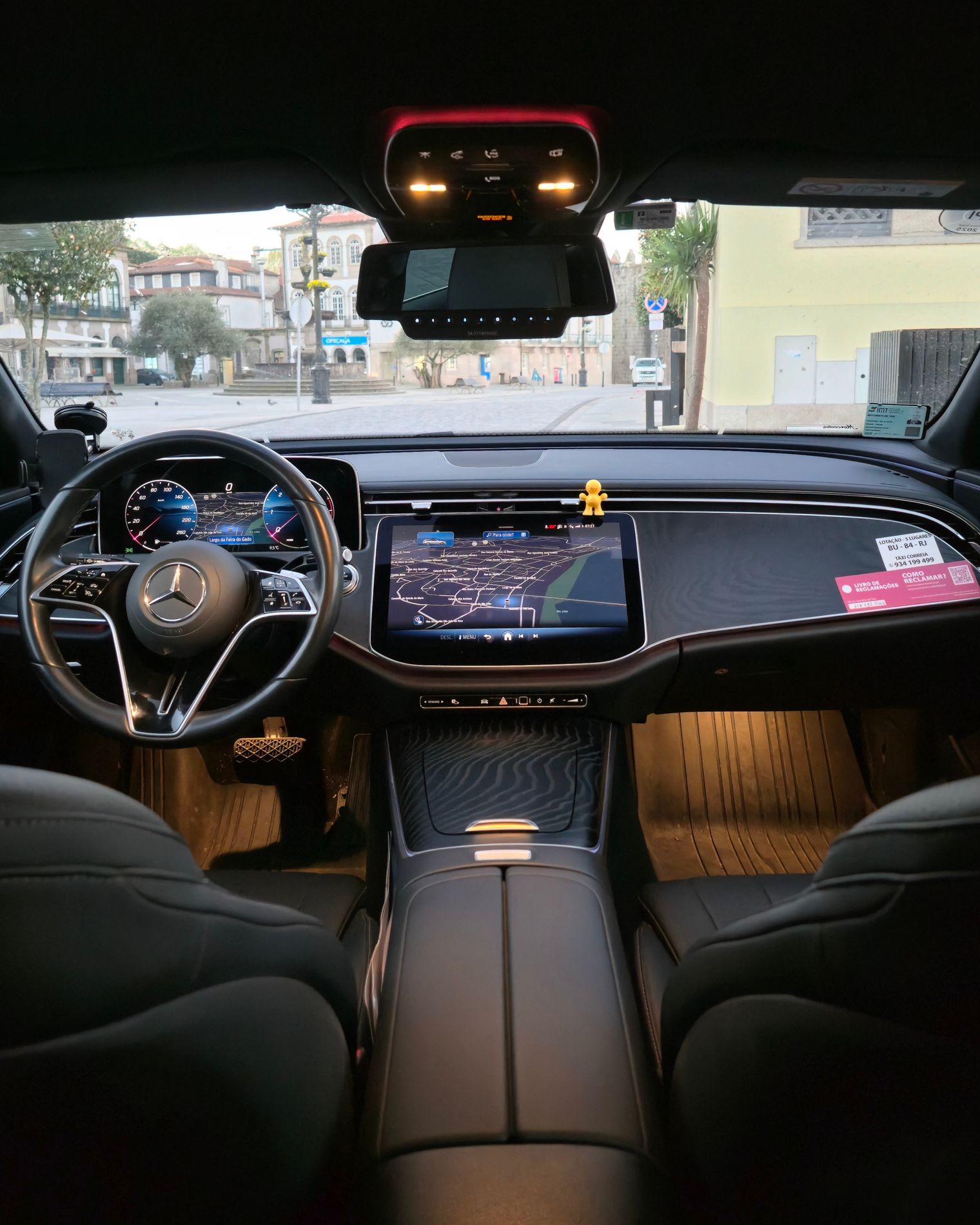 Interior de um táxi em ponte de lima